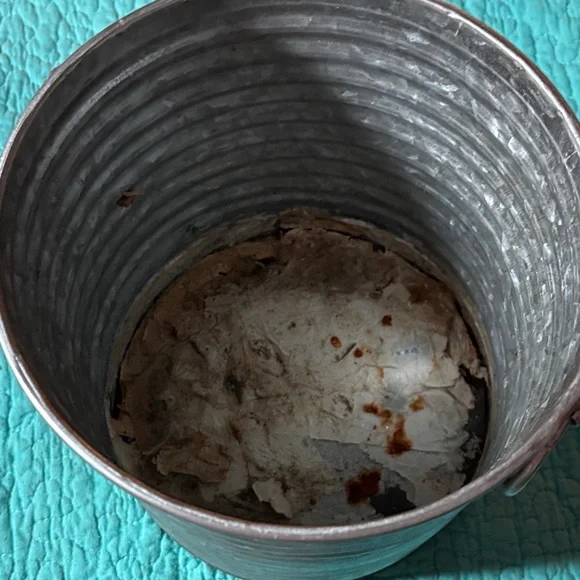 Metallic Ribbed Bucket - Picture 4 of 5